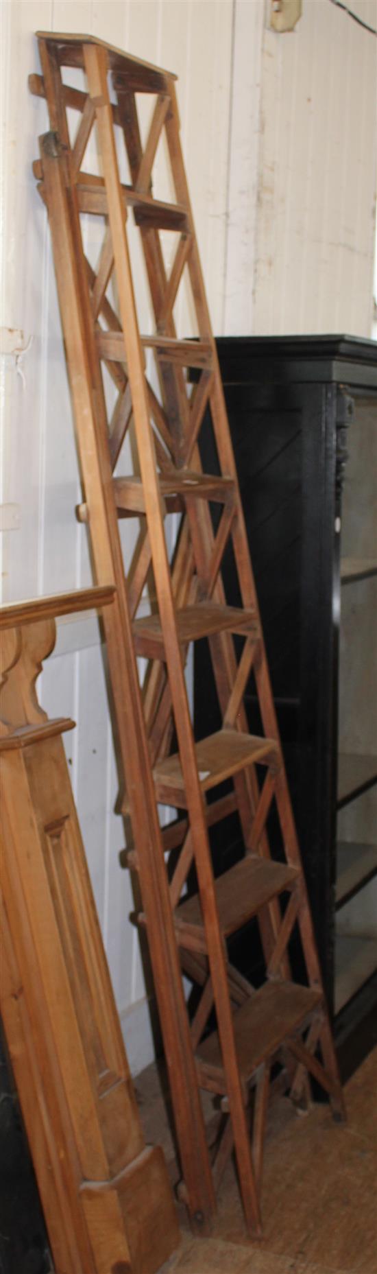 Cantilevered step ladder